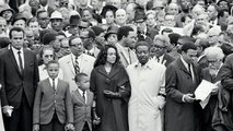 King emlékére rendezett csendes felvonulás Memphisben 1968. április 8-án. Az előtérben King felesége, Coretta Scott King, mellette két fiuk, Martin és Dexter (kép forrása: Hollywood Reporter)