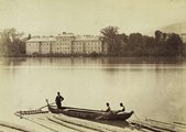 A margitszigeti Nagyszálló a pesti Duna-partról nézve. A felvétel 1880-1890 között készült  (Fortepan / Budapest Főváros Levéltára. Levéltári jelzet: HU.BFL.XV.19.d.1.06.037)