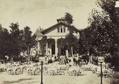 Alsószigeti Nagyvendéglő (a későbbi Casino helyén). A felvétel az 1880-as években készült (Fortepan / Budapest Főváros Levéltára. Levéltári jelzet: HU.BFL.XV.19.d.1.05.100)