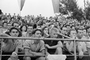 Nézők az FTC 50 éves jubileuma alkalmából rendezett versenyen (1949)