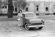 A Nagyszálló parkolója, Opel Rekord személygépkocsi (1957)